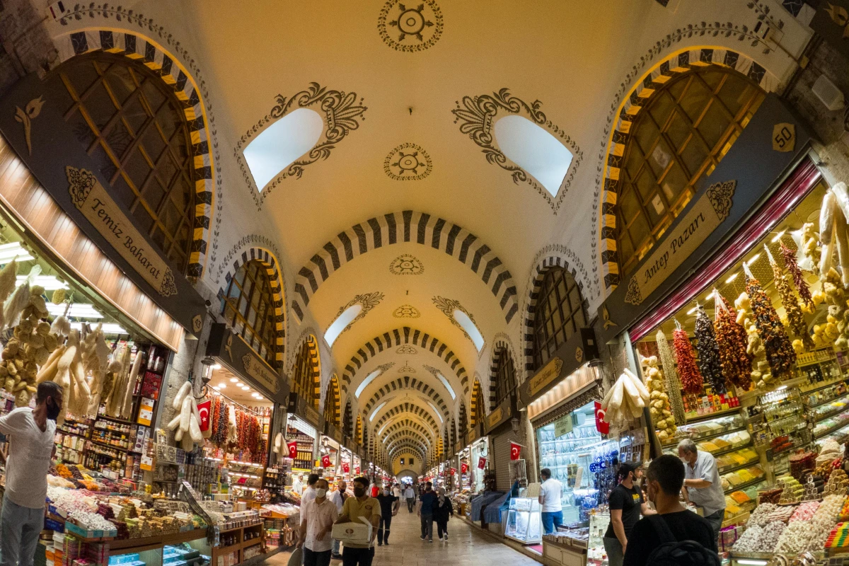 Spice Market (Mısır Çarşısı): Istanbul’s Historic Market of Aromas and Stories