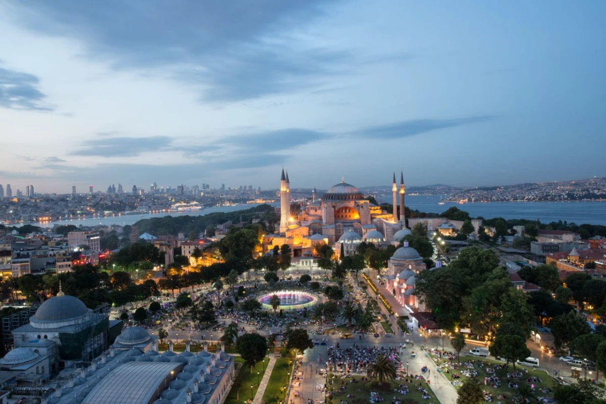 Mosques & Palaces of Istanbul: A Cultural Walk by Cogito Istanbul