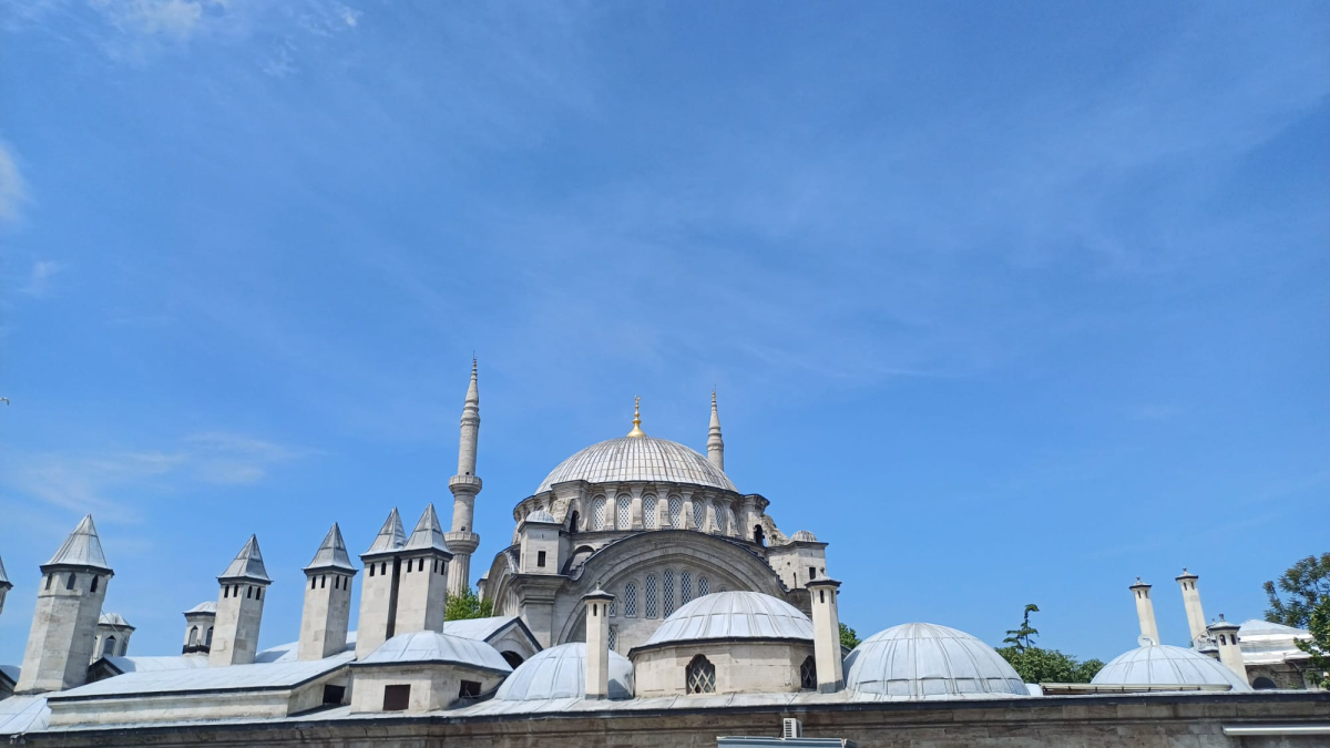 Nuruosmaniye soup kitchen foreground Istanbul 2025 visitor info